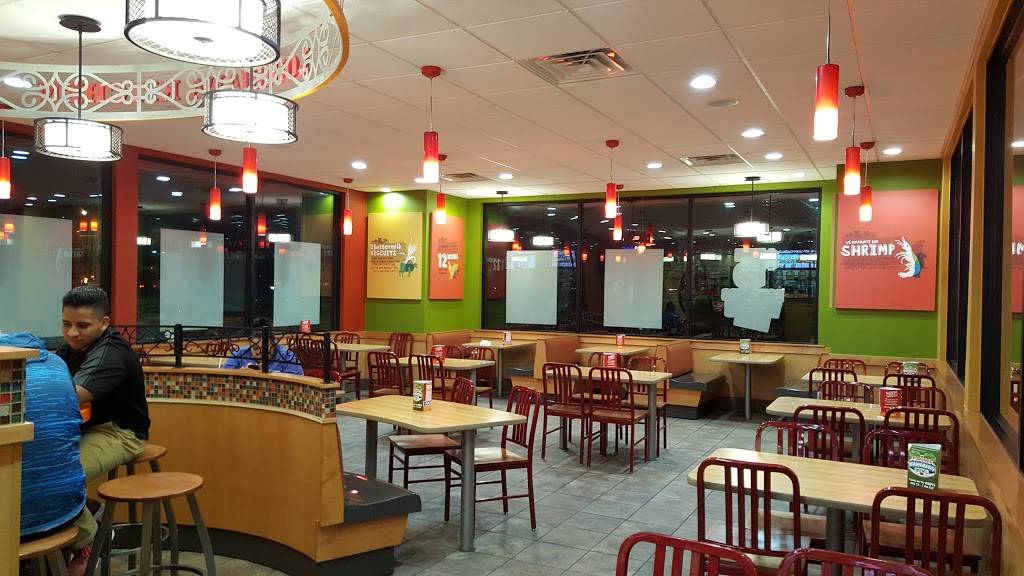 Popeyes Louisiana Kitchen | restaurant | 3100 E Berry St, Fort Worth, TX 76105, USA | 8175346052 OR +1 817-534-6052