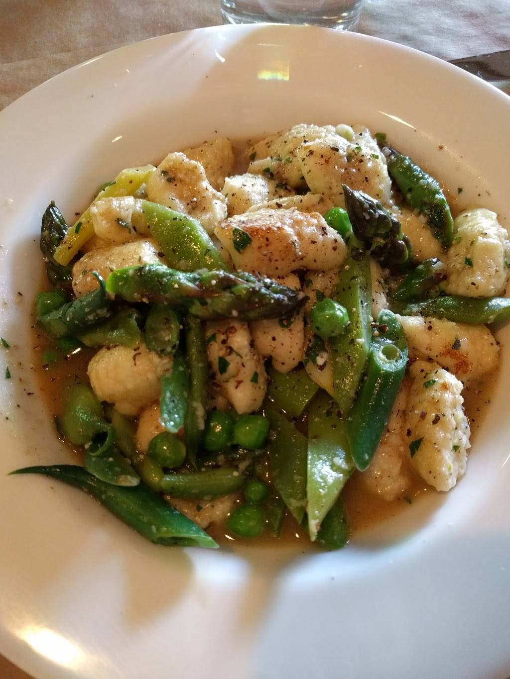 New Moon Café | restaurant | 203 York St, Nevada City, CA 95959, USA | 5302656399 OR +1 530-265-6399