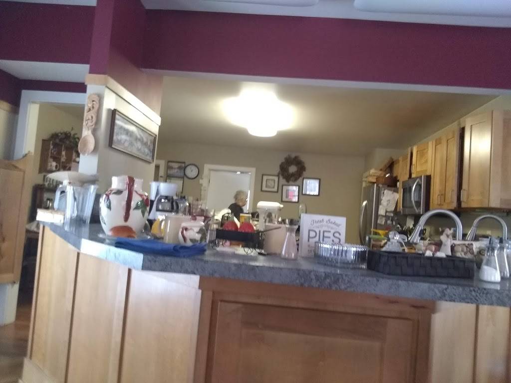 Jeannies Place | restaurant | 201 Miles Ave, Lewiston, NE 68380, USA | 4028654355 OR +1 402-865-4355