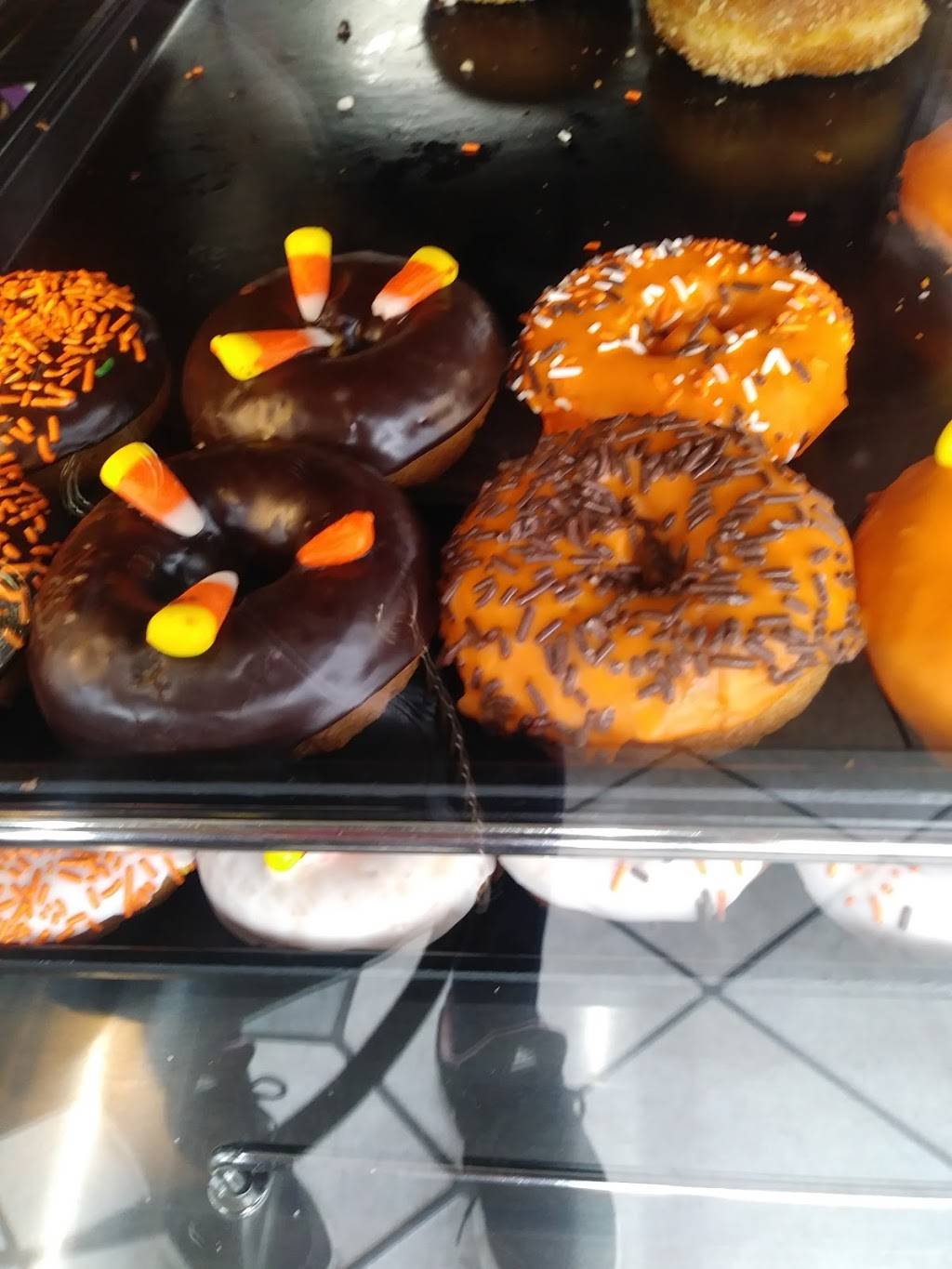 Winchells Donut House | cafe | 4000 E. Firestone Blvd, South Gate, CA 90280, USA | 3233579953 OR +1 323-357-9953