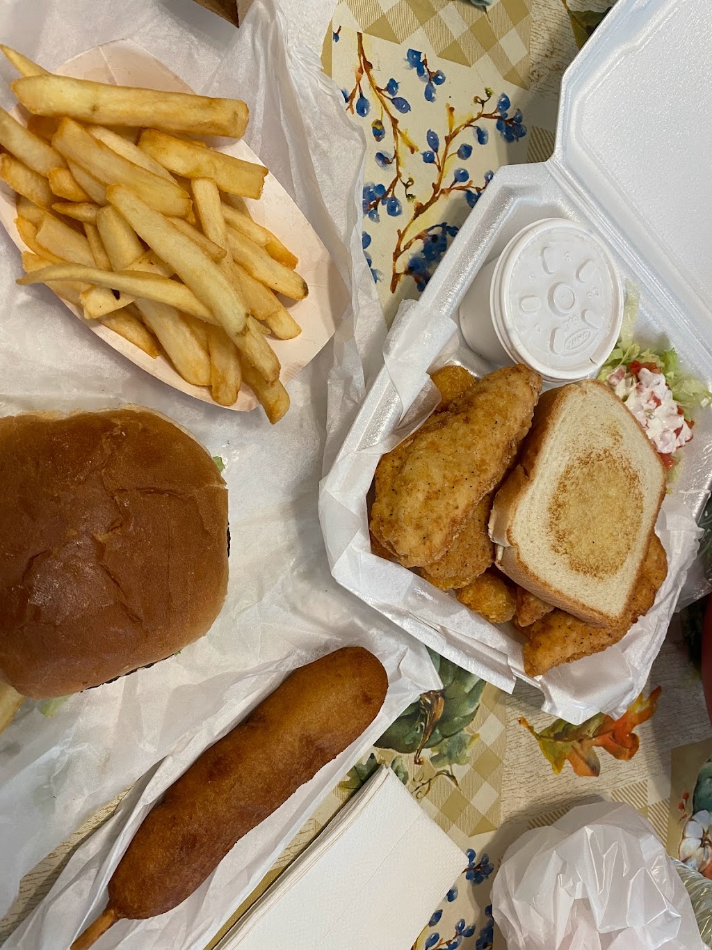 Dixie Dog Drive In | restaurant | 726 Frontage Rd, Idalou, TX 79329, USA | 8068922441 OR +1 806-892-2441