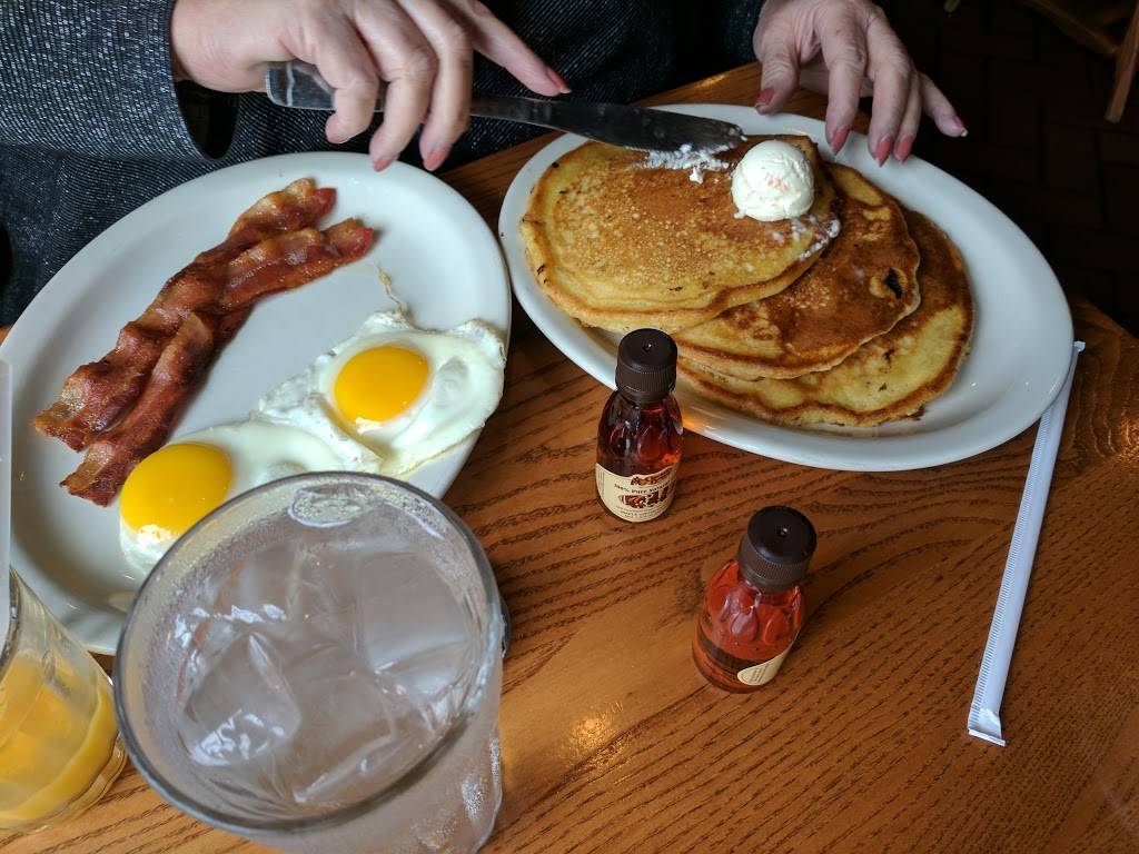 Cracker Barrel Old Country Store | restaurant | 115 Gum Branch Rd, Dickson, TN 37055, USA | 6154413353 OR +1 615-441-3353