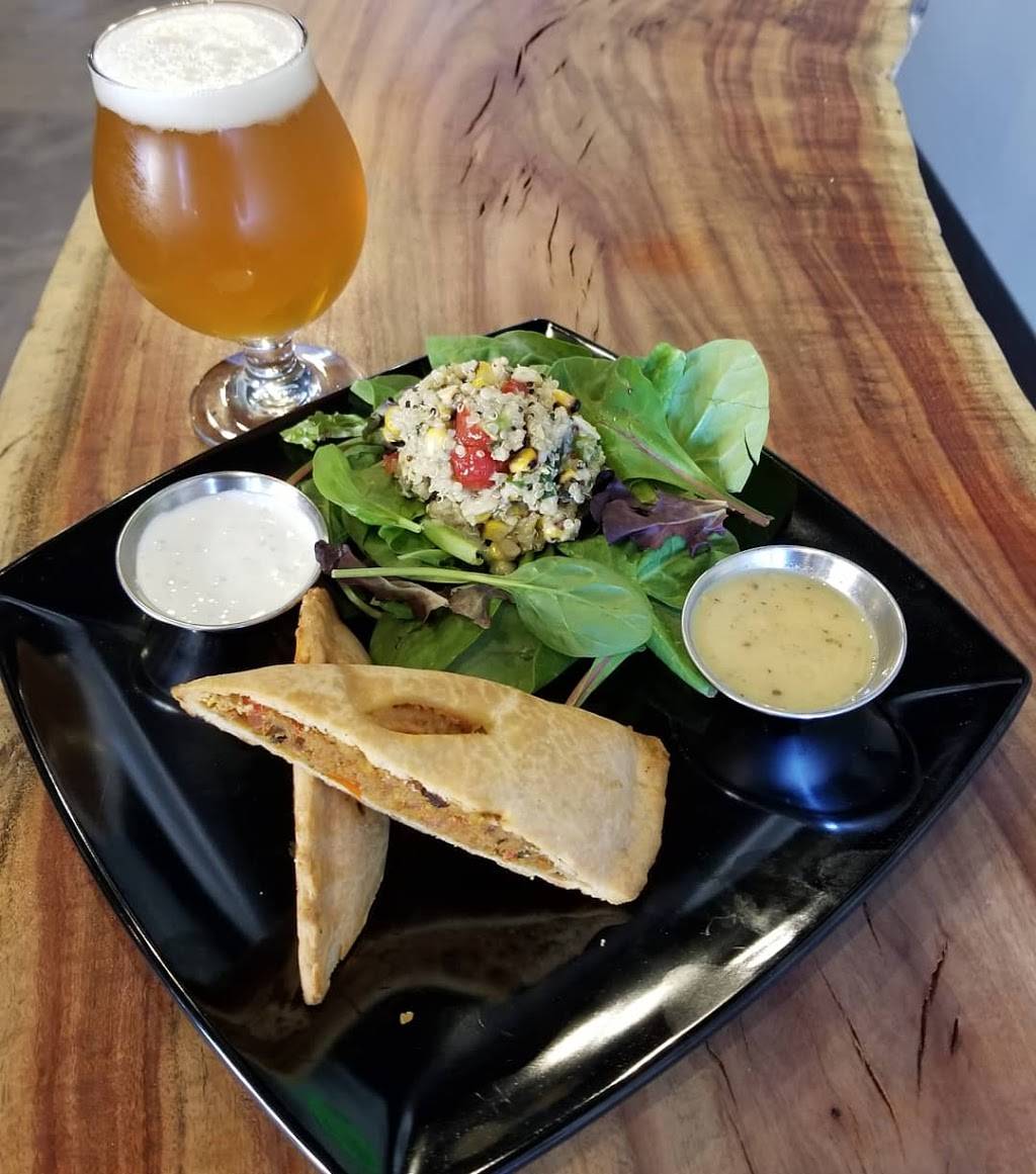 Divided Vine Beer & Wine Bar | restaurant | 861 N Higley Rd #116, Gilbert, AZ 85234, USA | 4803616158 OR +1 480-361-6158