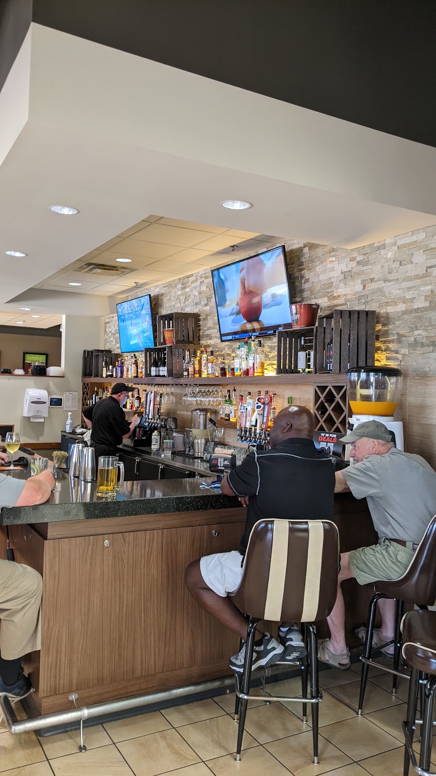 Wahlburgers | restaurant | 4064 E 53rd St, Davenport, IA 52807, USA | 5633593120 OR +1 563-359-3120