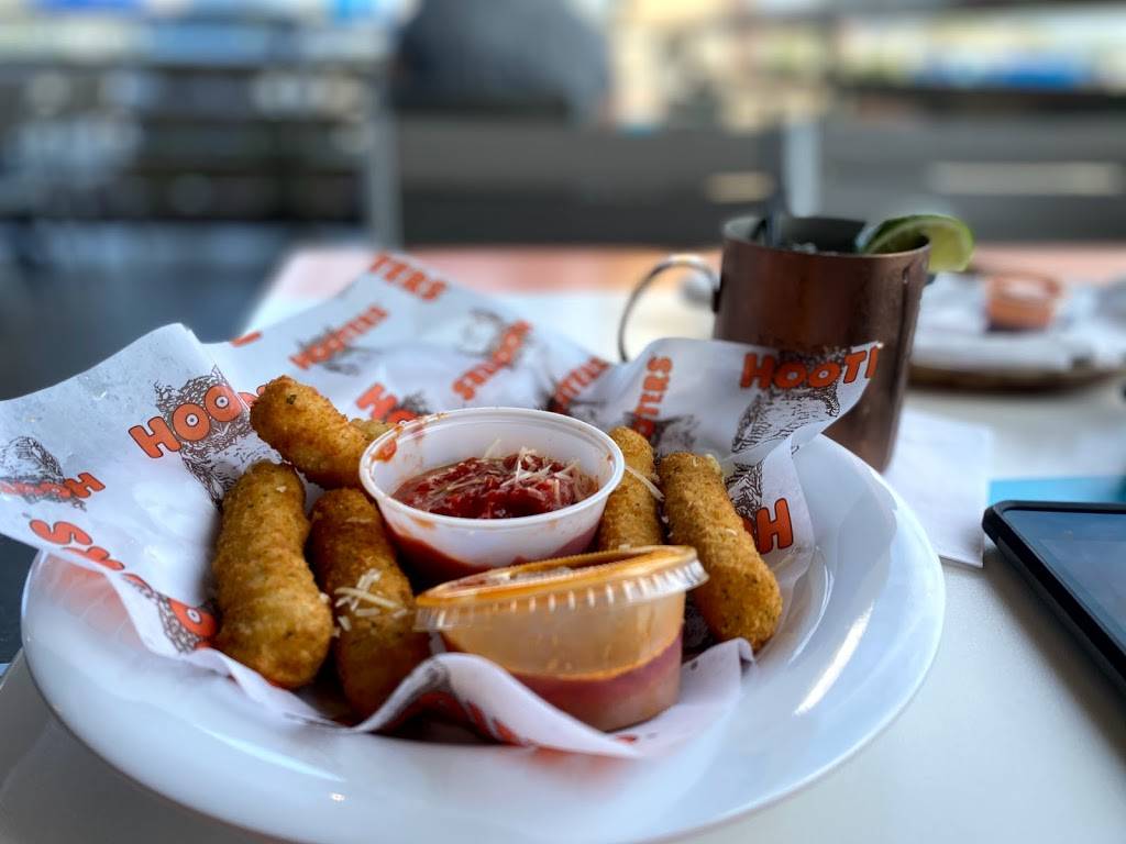 Hooters | meal takeaway | 16070 FL-54, Odessa, FL 33556, USA | 8139201183 OR +1 813-920-1183