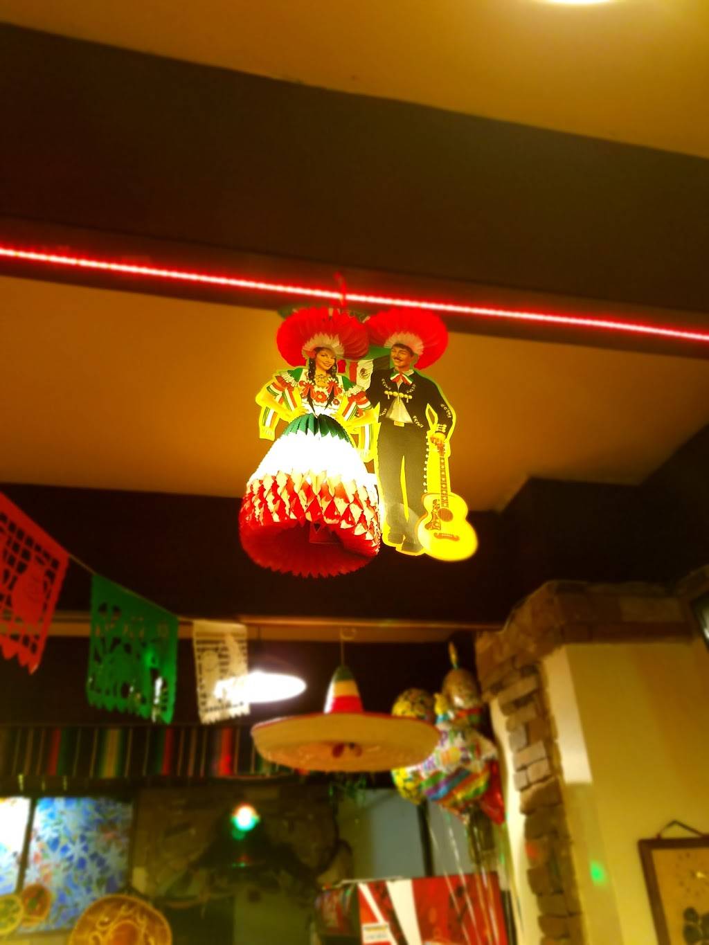 El Rinconcito de Mama | restaurant | 129 Main St, Matawan, NJ 07747, USA | 7329705932 OR +1 732-970-5932