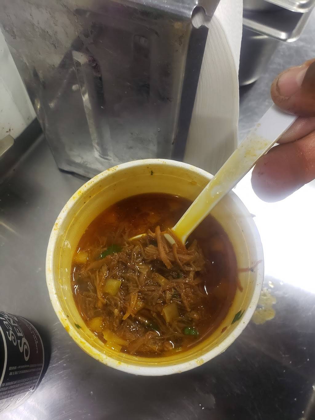 Birrieria Gomez | restaurant | 10670 S La Cienega Blvd, Lennox, CA 90304, USA | 4242196292 OR +1 424-219-6292