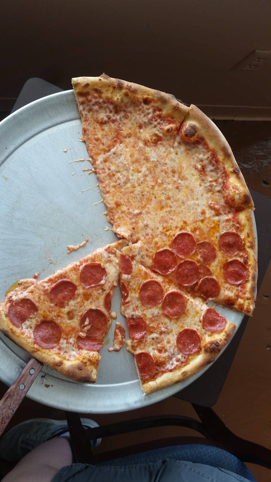 Schianos Pizza | restaurant | 437 NE 1st Terrace, Crystal River, FL 34428, USA | 3525636415 OR +1 352-563-6415