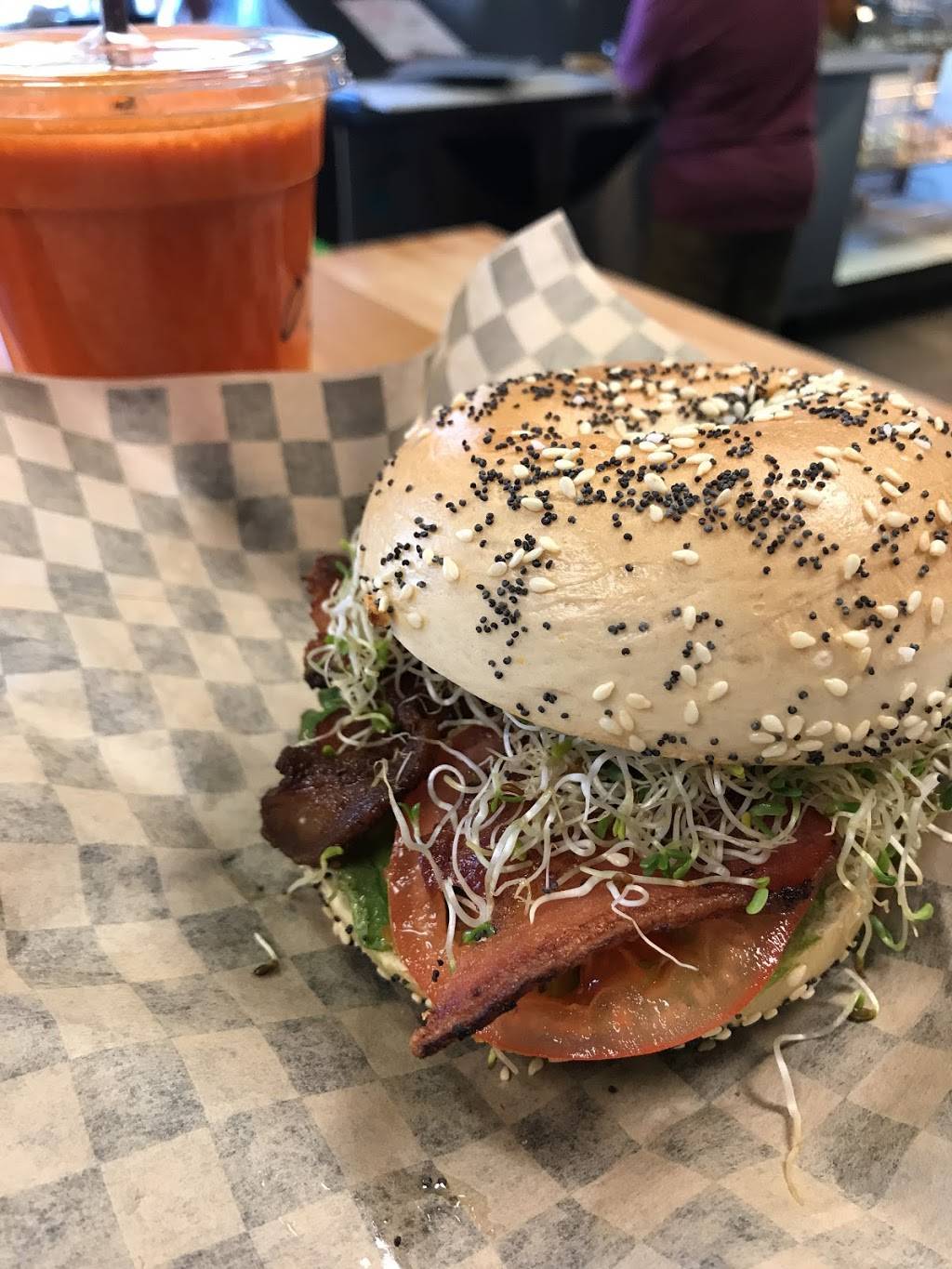 Freshies Bagels and Juice | bakery | 13 Oak St, Hood River, OR 97031, USA | 5413862123 OR +1 541-386-2123