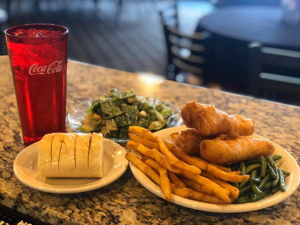 Eagles Bar & Grill at River Oaks | restaurant | 11099 US-61, Cottage Grove, MN 55016, USA | 6514382121 OR +1 651-438-2121