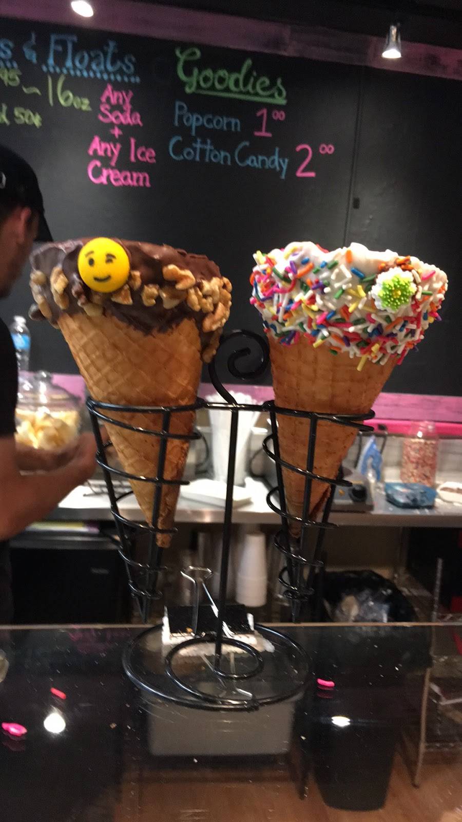 Belles Ice Cream Bar | bakery | 31 Fort Thompson Ave, LaBelle, FL 33935, USA | 2394710462 OR +1 239-471-0462