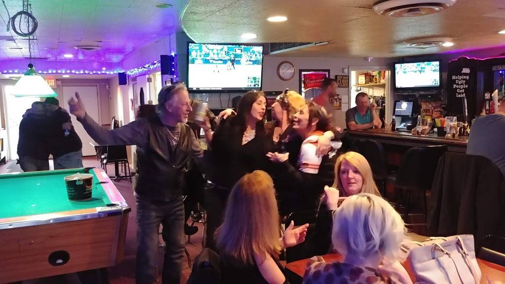 At the Office Bar & Grill | restaurant | 30511 Euclid Ave, Wickliffe, OH 44092, USA | 4409441743 OR +1 440-944-1743