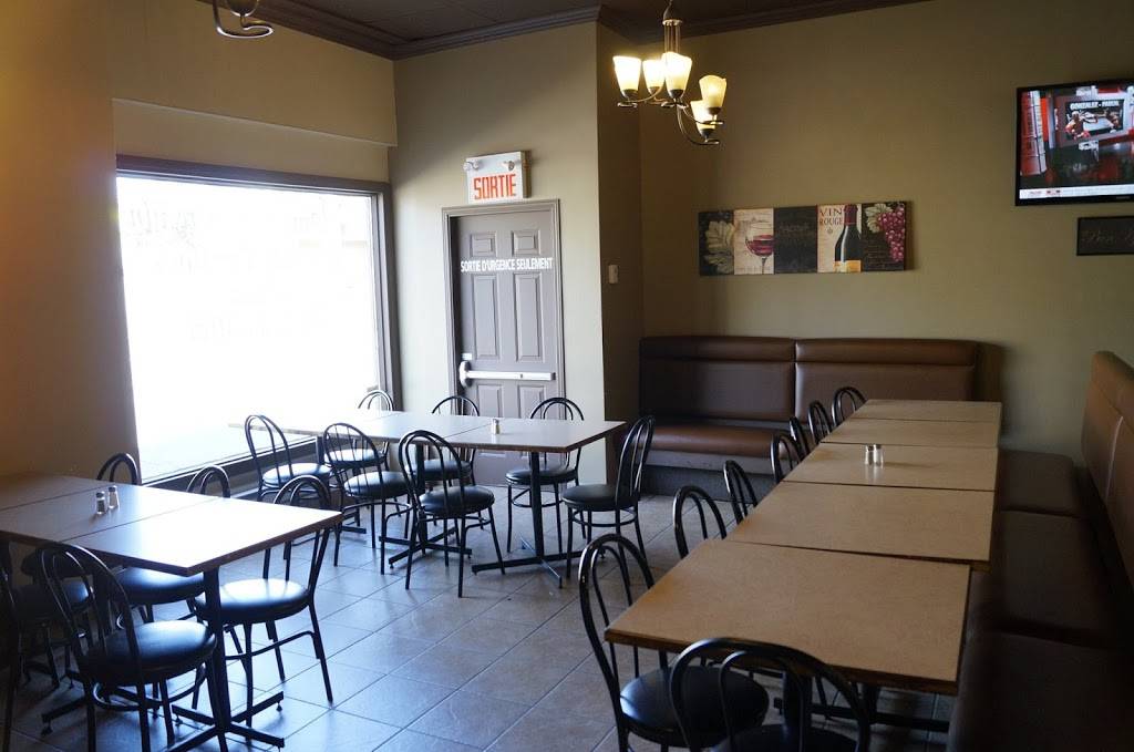 Restaurant La Bonne Fourchette - Pub Totem | meal delivery | 125 Rue Notre Dame, Donnacona, QC G3M 1G3, Canada | 4182853626 OR +1 418-285-3626