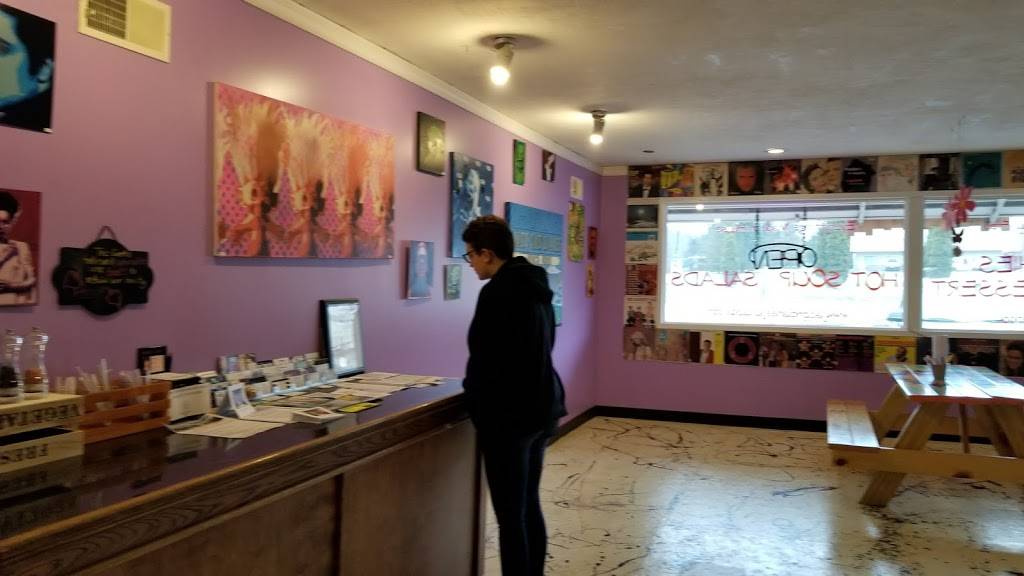 Jacq n Dianes Juice Box | restaurant | 3034 Grange Hall Rd, Holly, MI 48442, USA | 2483698034 OR +1 248-369-8034