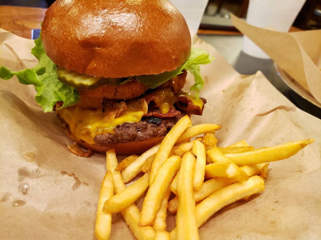 Salt City Burger Co | restaurant | 9176 Village Shop Dr, Sandy, UT 84094, USA | 8014954111 OR +1 801-495-4111