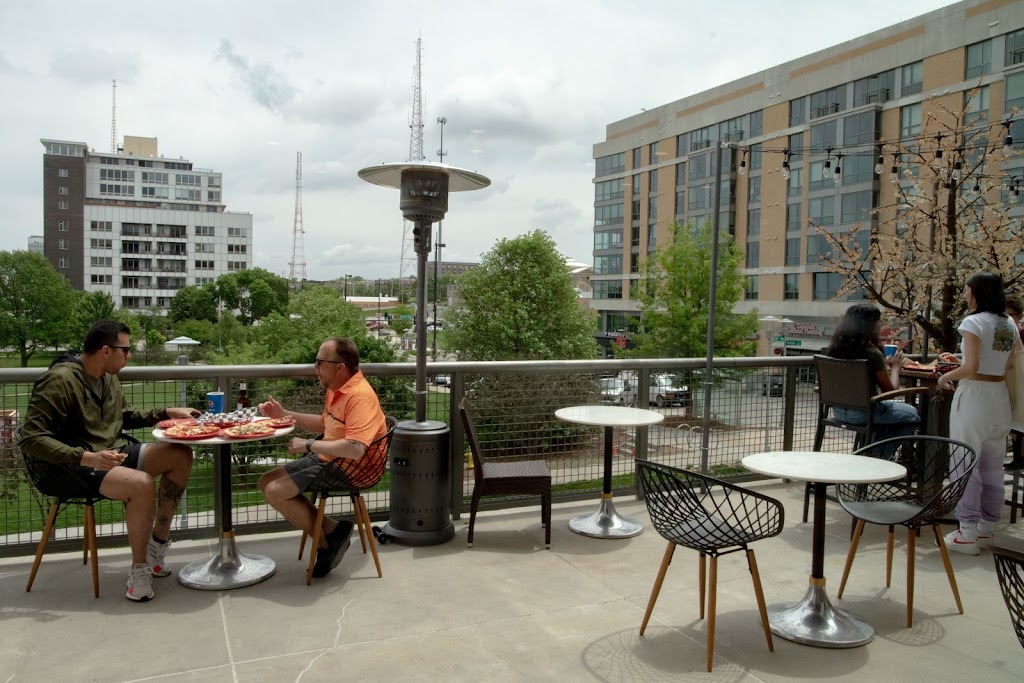 Smokin Oak Wood-Fired Pizza | restaurant | 220 S 31st Ave #3103, Omaha, NE 68131, USA | 5314661264 OR +1 531-466-1264