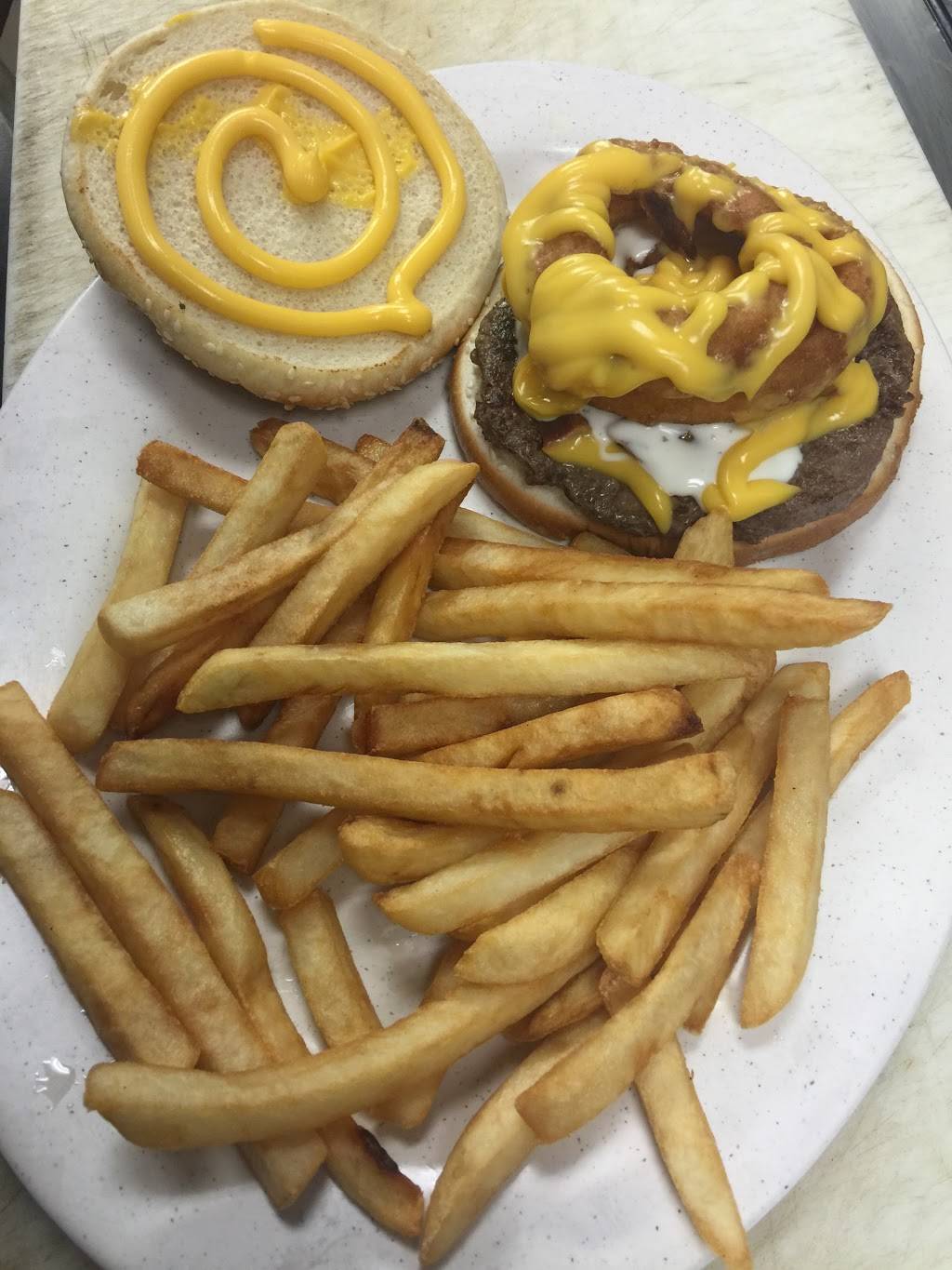 John Lucas | restaurant | 6898 Emilie Rd, Levittown, PA 19057, USA | 2159454440 OR +1 215-945-4440