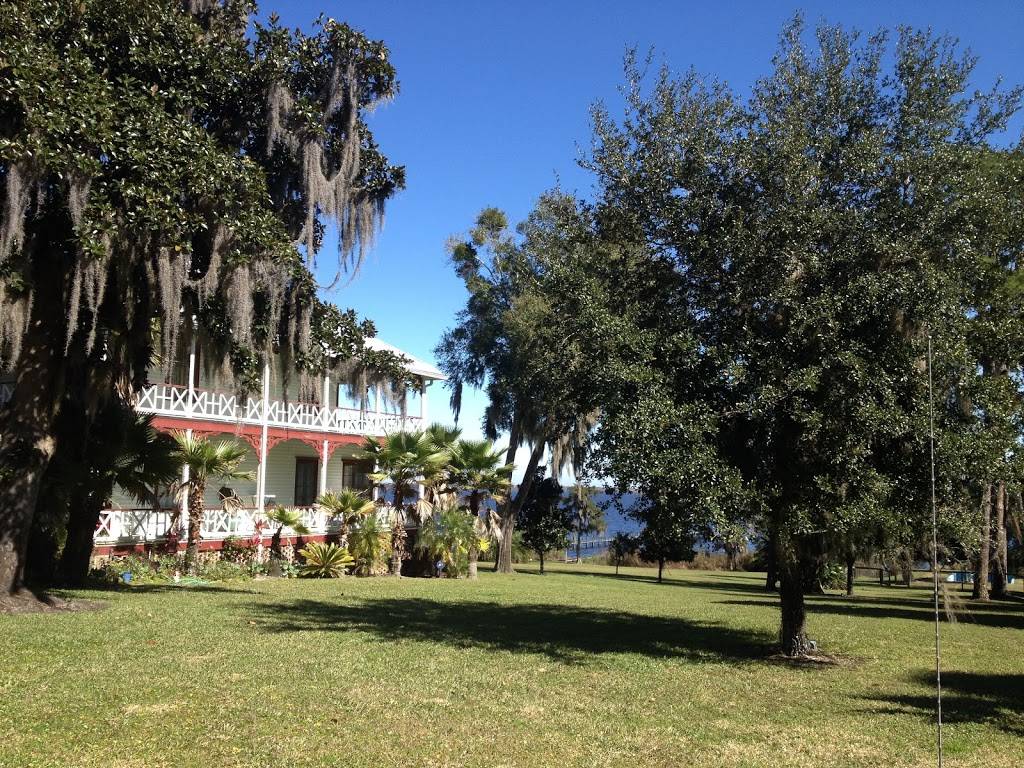 Waters Edge Pub & Grill | restaurant | 2603, 125, Central Ave, Crescent City, FL 32112, USA | 3866982707 OR +1 386-698-2707