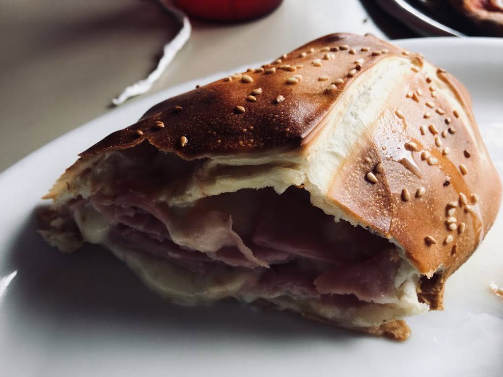 Straw Hat Pizza | restaurant | 186 San Mateo Rd, Half Moon Bay, CA 94019, USA | 6507262758 OR +1 650-726-2758