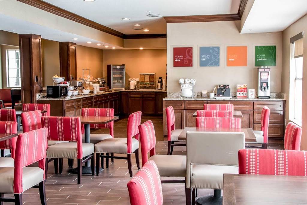Comfort Suites | restaurant | 1489, I-35 N, New Braunfels, TX 78130, USA | 8306431100 OR +1 830-643-1100