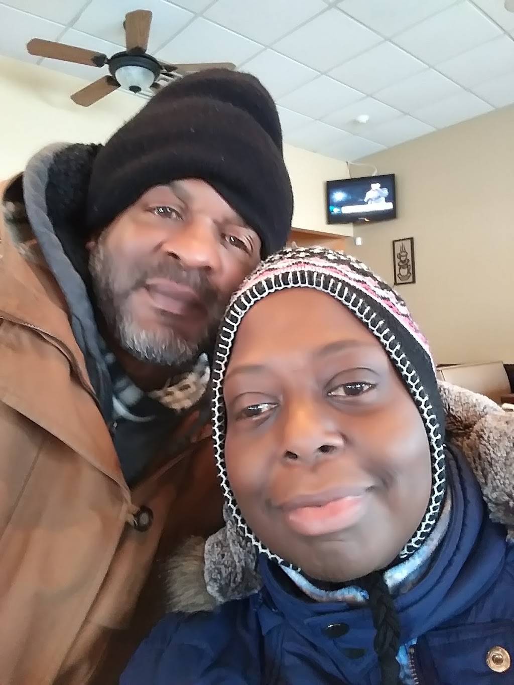 Mr. Waffles Family Restaurant | restaurant | 1602 N Prairie Ave, Crest Hill, IL 60435, USA | 8156302013 OR +1 815-630-2013