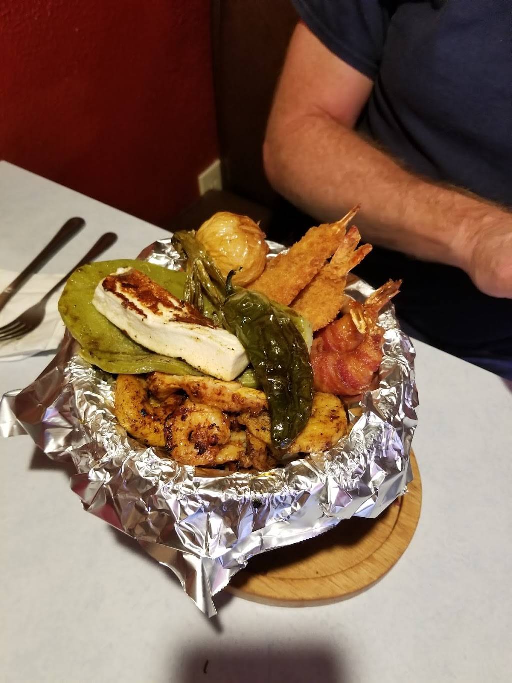 Tacos y Mariscos La Michoacana | restaurant | 1009 N A St, Lompoc, CA 93436, USA | 8057356000 OR +1 805-735-6000