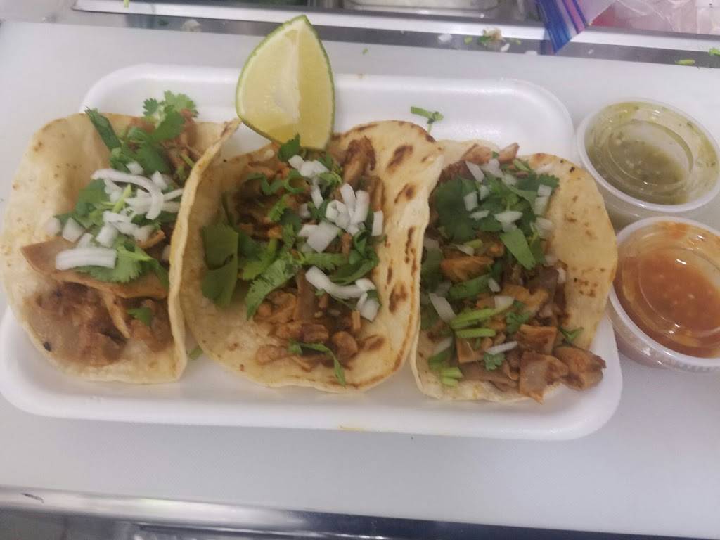 Lunas tacos | restaurant | 6901 McCart Ave, Fort Worth, TX 76133, USA | 8172312050 OR +1 817-231-2050