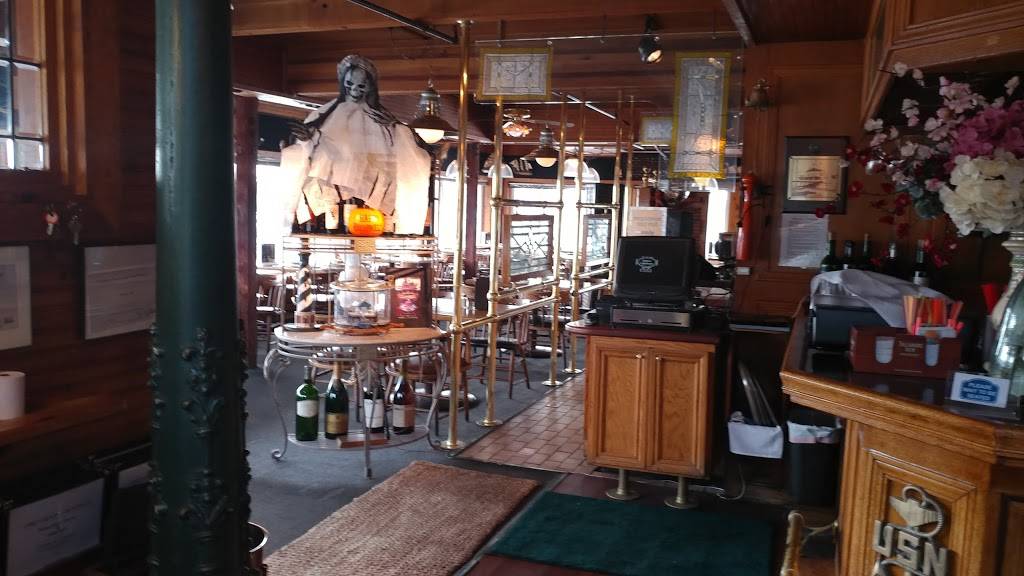 Quinns Lighthouse | restaurant | 1951 Embarcadero, Oakland, CA 94606, USA | 5105362050 OR +1 510-536-2050