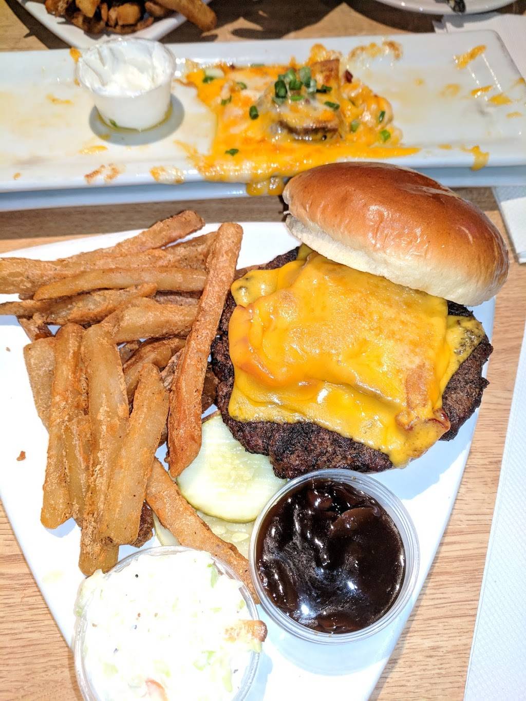 The Assembly American Bar & Cafe | restaurant | 2570 Hassell Rd, Hoffman Estates, IL 60169, USA | 8478433993 OR +1 847-843-3993