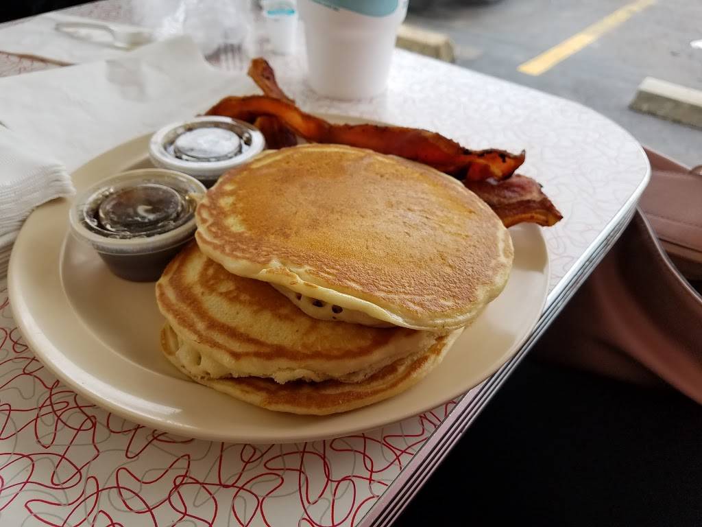 Bryants Breakfast | restaurant | 3965 Summer Ave, Memphis, TN 38122, USA | 9013247494 OR +1 901-324-7494