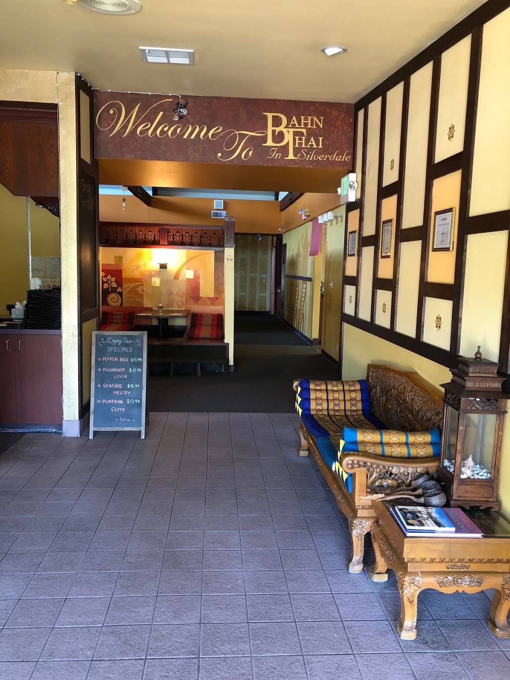 Bahn Thai restaurant | restaurant | 9811 Mickelberry Rd NW, Silverdale, WA 98383, USA | 3606921605 OR +1 360-692-1605