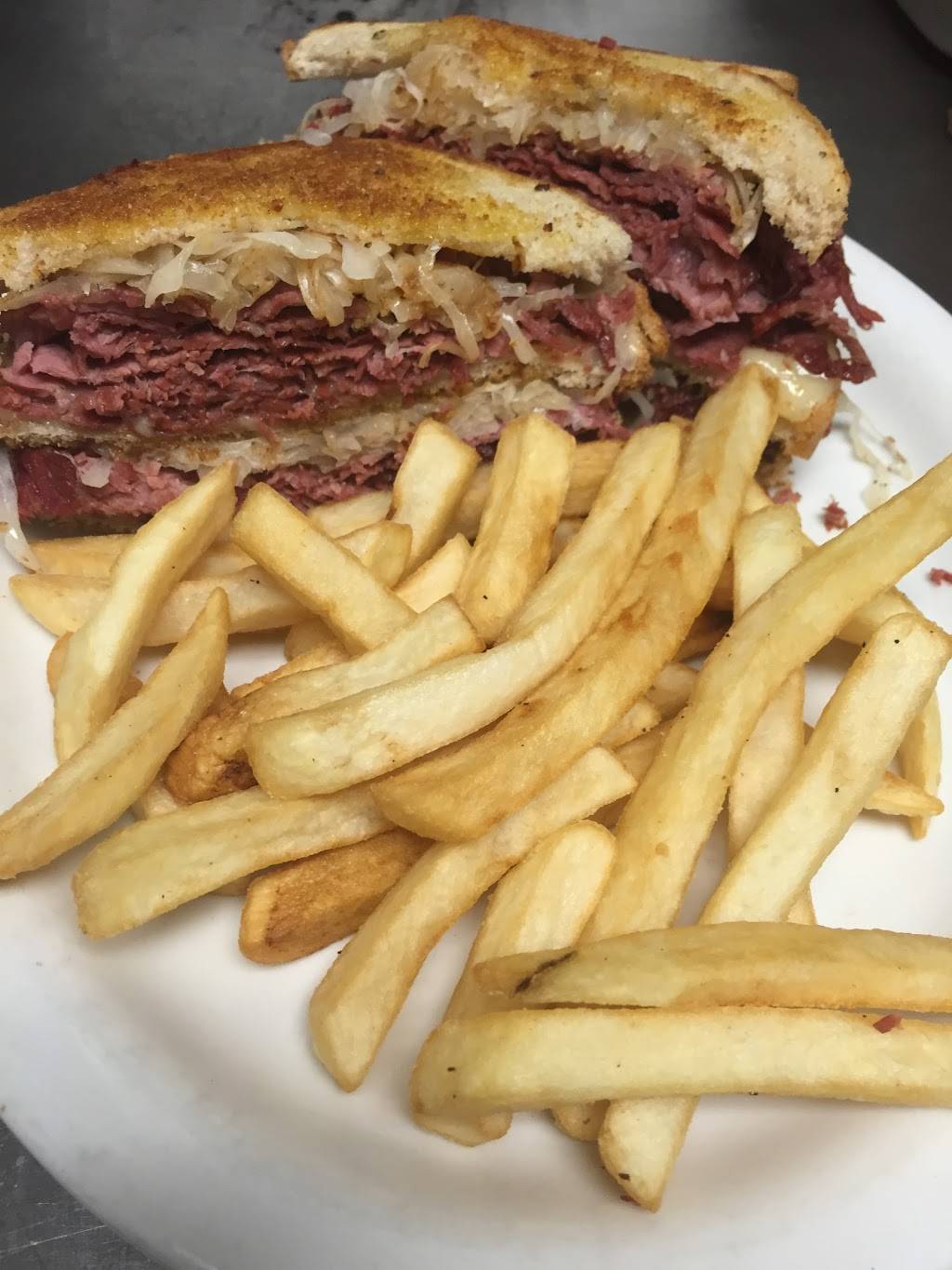 Duffys Grill | restaurant | 231 Darrow Rd, Akron, OH 44305, USA | 2344258204 OR +1 234-425-8204