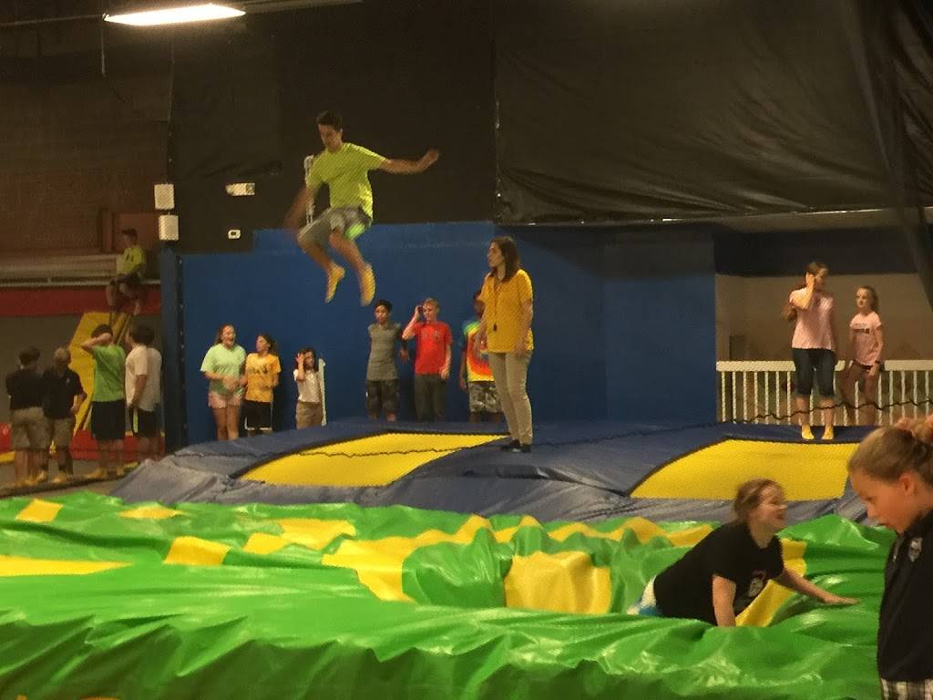 Air Fun Trampoline Park | meal takeaway | 2268 Golden Gate Dr, Greensboro, NC 27405, USA | 3364502102 OR +1 336-450-2102