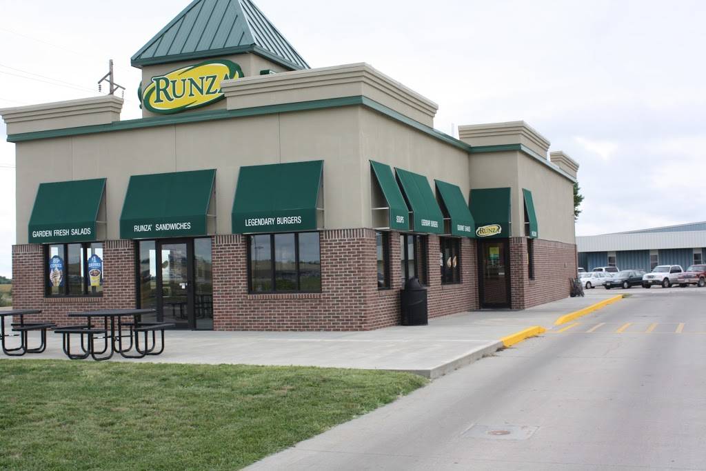 Runza Restaurant | restaurant | 2630 Industrial Drive, Fairbury, NE 68352, USA | 4027295248 OR +1 402-729-5248