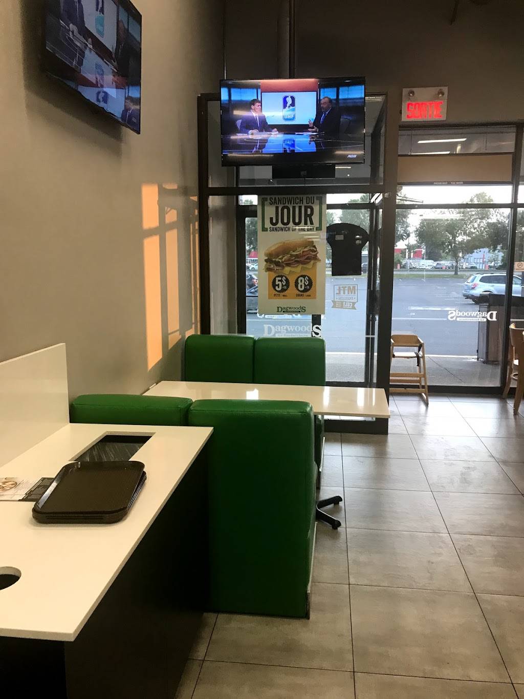 Dagwoods La Sandwicherie | restaurant | 3343 Boulevard des Sources, Dollard-des-Ormeaux, QC H9B 1Z8, Canada | 5146852046 OR +1 514-685-2046