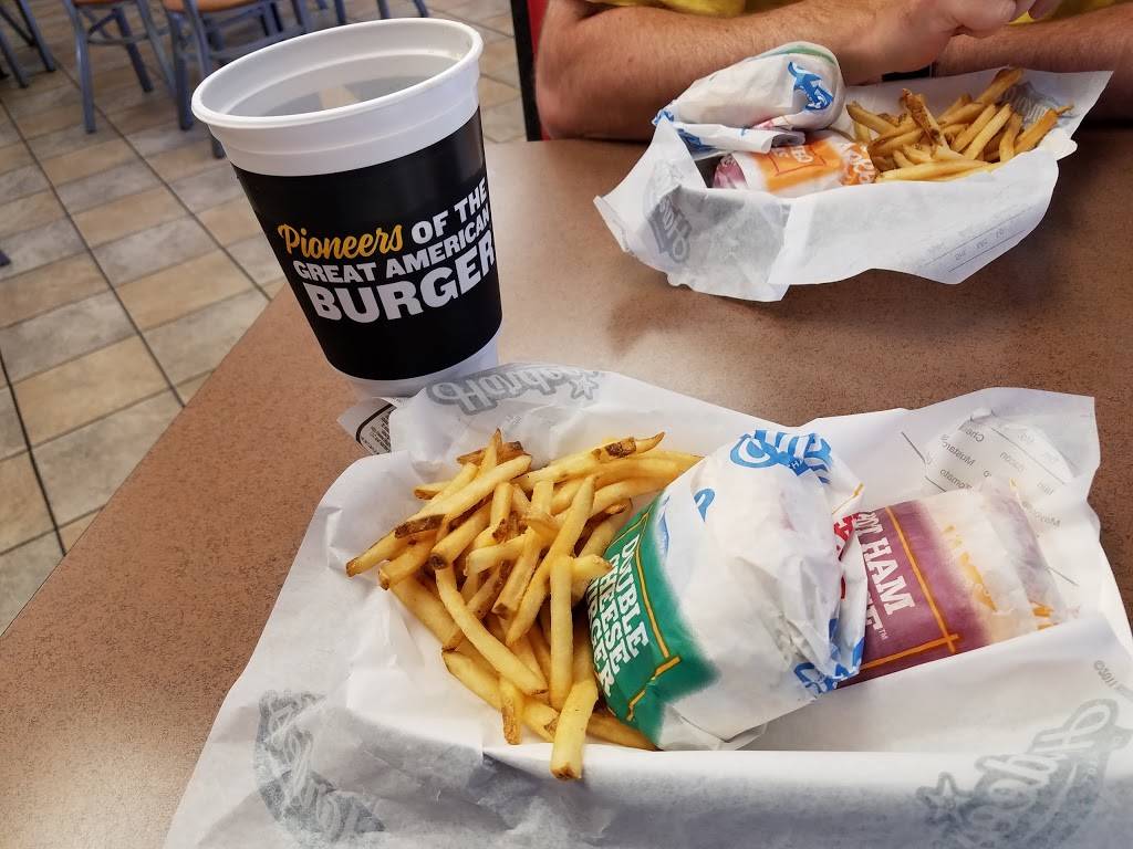 Hardees | restaurant | 642 N Patterson St, Maxton, NC 28364, USA | 9108445535 OR +1 910-844-5535