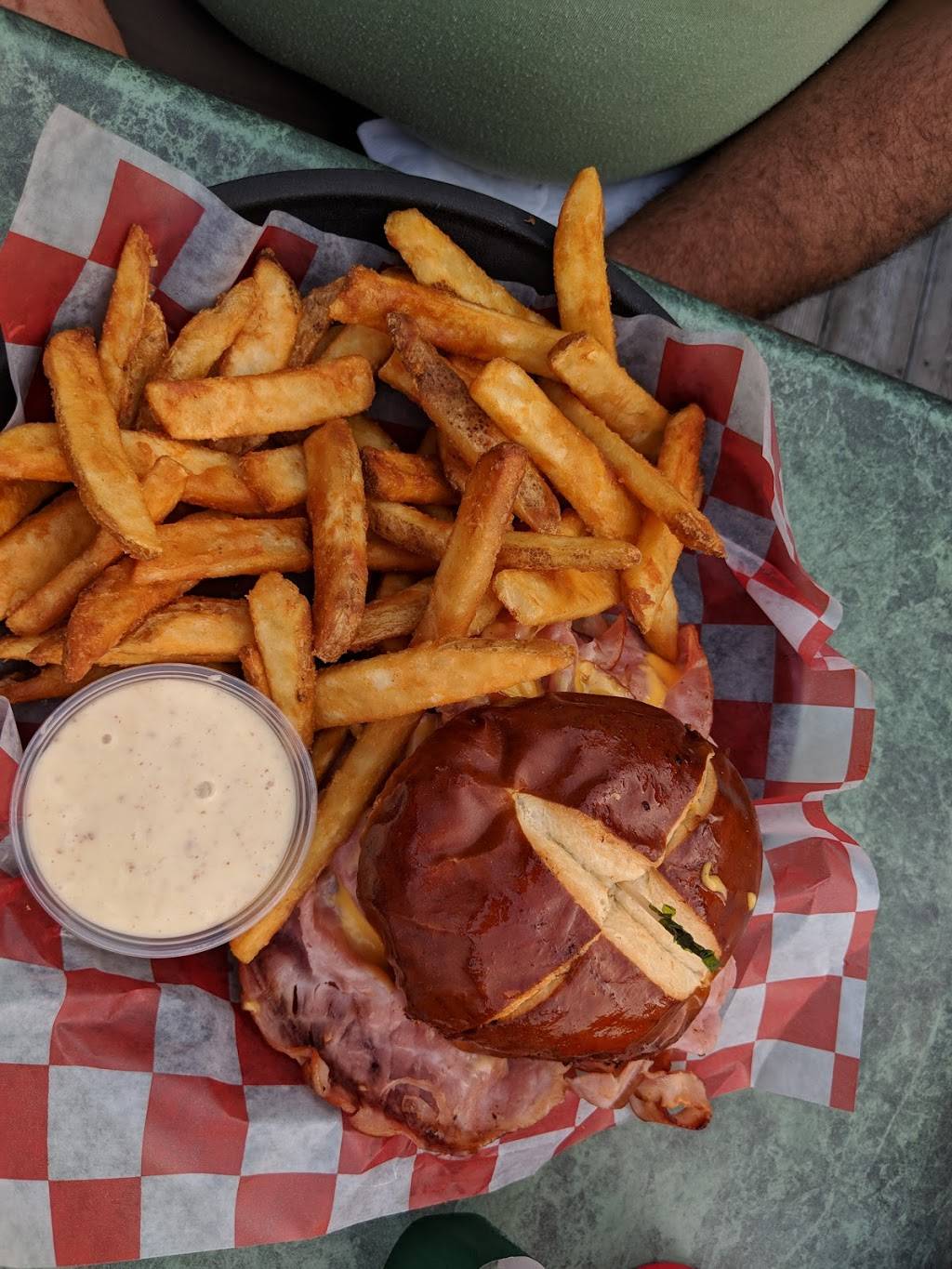 Bullfrogs Bar & Grill | restaurant | 2225 S Ortonville Rd, Ortonville, MI 48462, USA | 2486277755 OR +1 248-627-7755