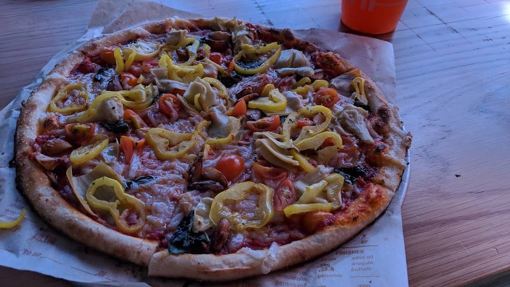 Blaze Pizza | meal takeaway | 1723 N Victory Pl, Burbank, CA 91502, USA | 8183094288 OR +1 818-309-4288