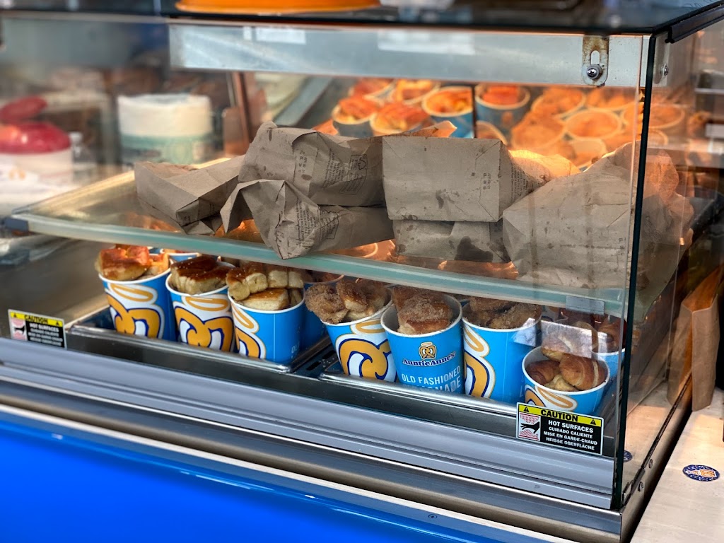 Auntie Annes | restaurant | 200 Broadway, New York, NY 10038, USA | 2125663500 OR +1 212-566-3500