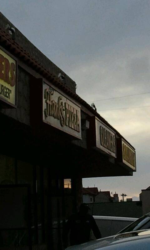 Hanks Pizza | meal delivery | 202 E Imperial Ave, El Segundo, CA 90245, USA | 3103350066 OR +1 310-335-0066