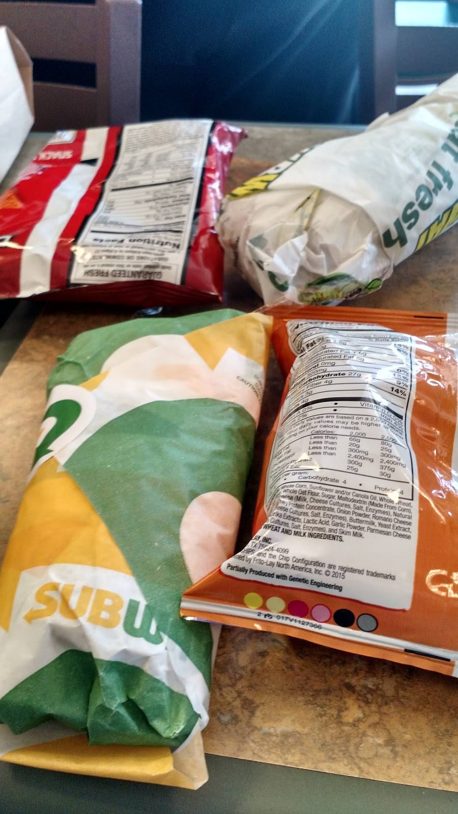 Subway | restaurant | 915 W Garfield Ave, Bartonville, IL 61607, USA | 3096331440 OR +1 309-633-1440