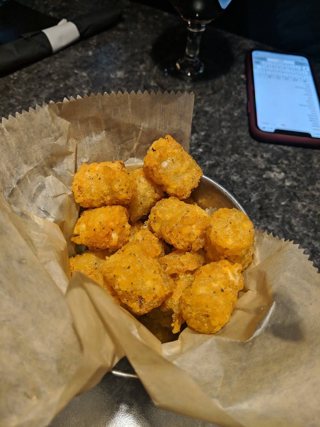 The Burger Bar & Tap | restaurant | 5516 Fenton Rd, Flint, MI 48507, USA | 8104842200 OR +1 810-484-2200