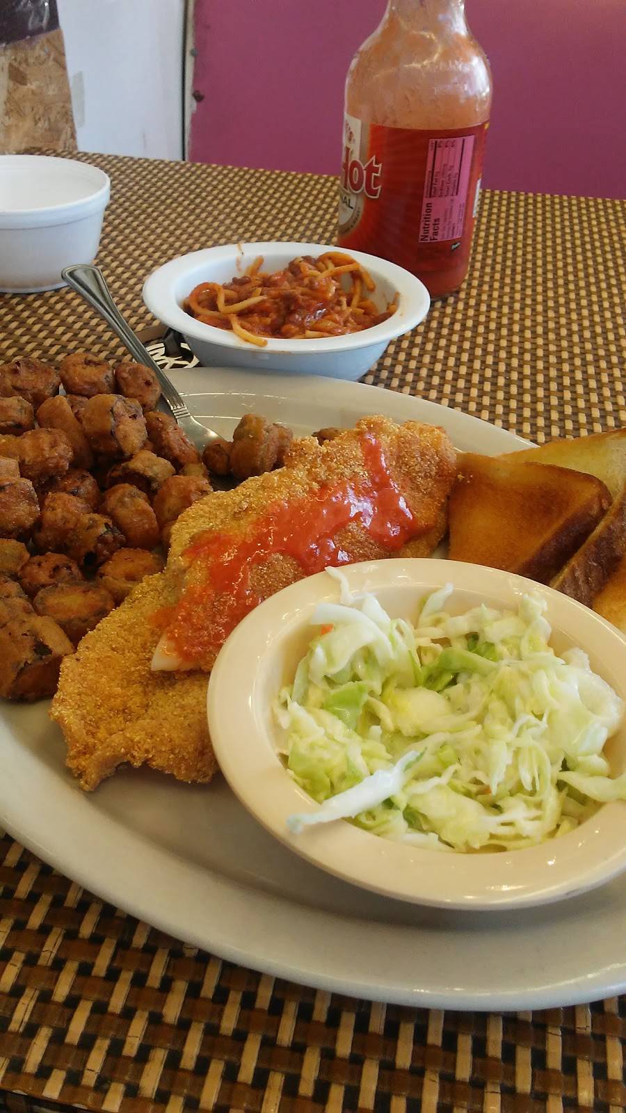 Moms Corned Beef House | restaurant | 2250 Airways Blvd, Memphis, TN 38114, USA | 9017443840 OR +1 901-744-3840
