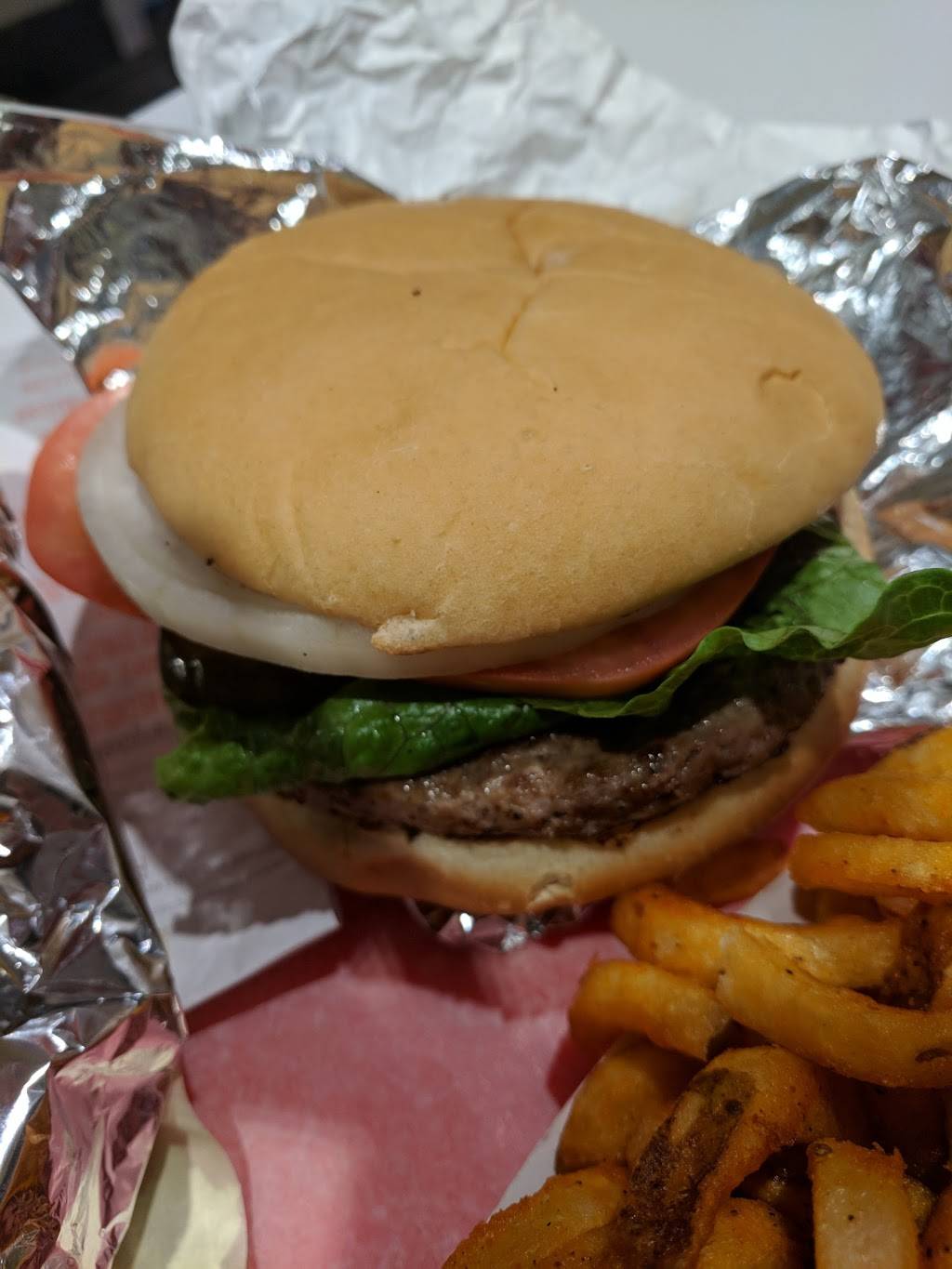 Gs Burgers | restaurant | 1300 Main St, Watertown, CT 06795, USA | 8602745551 OR +1 860-274-5551