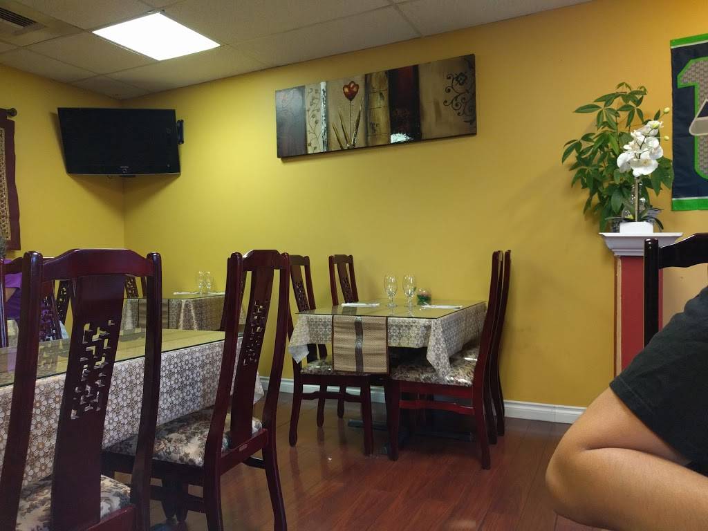 Krungthep Thai Cuisine | restaurant | 13260 1st Ave S, Seattle, WA 98168, USA | 2068299426 OR +1 206-829-9426