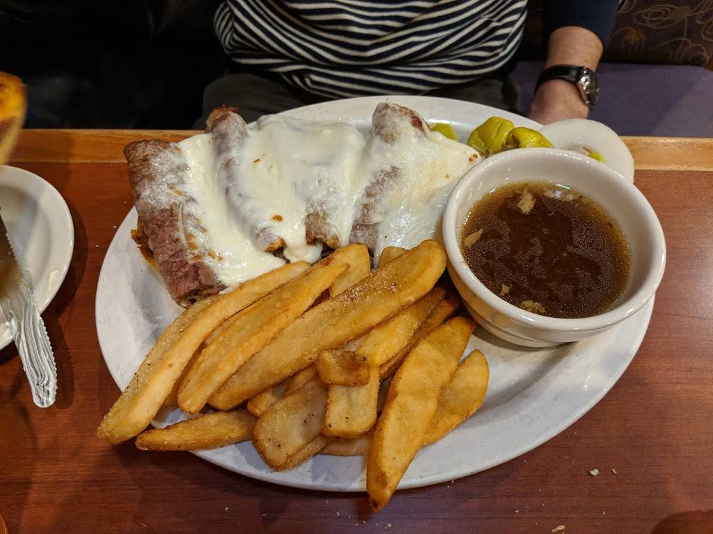 Ravanellis Restaurant | restaurant | 26 Collinsport Dr, Collinsville, IL 62234, USA | 6183439000 OR +1 618-343-9000