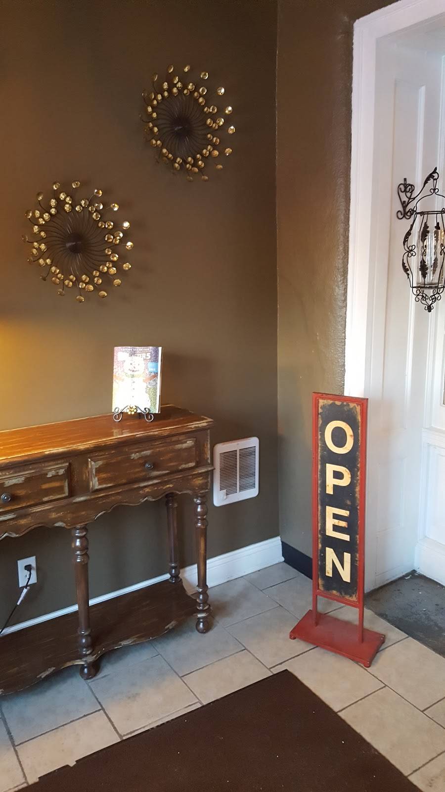 Pour Girls Restaurant & Bar | restaurant | 11 Green Tree Rd, Quarryville, PA 17566, USA | 7178065413 OR +1 717-806-5413