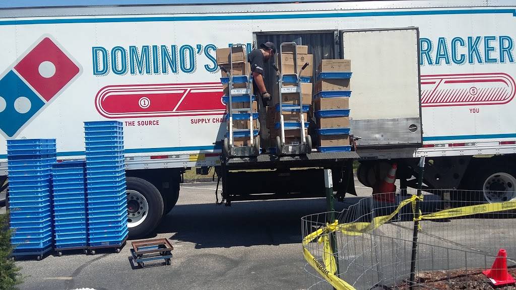 Dominos Pizza | meal delivery | 14 Heathwood Dr, Windham, ME 04062, USA | 2078922500 OR +1 207-892-2500