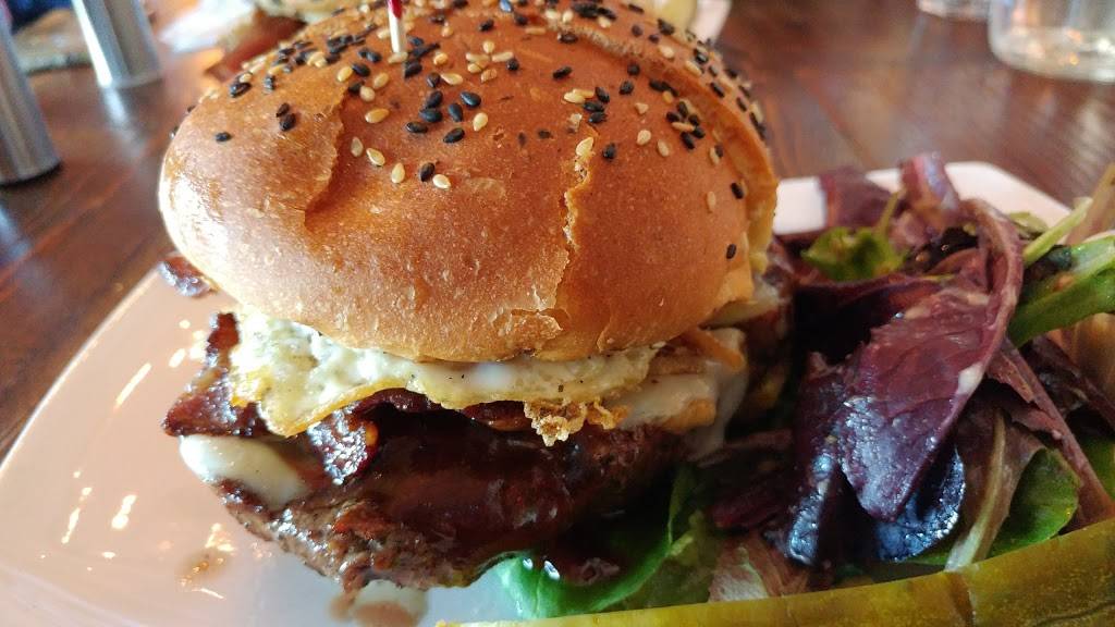 Monas Burgers & Shakes | restaurant | 785 Oak Grove Rd E4, Concord, CA 94518, USA | 9258496441 OR +1 925-849-6441