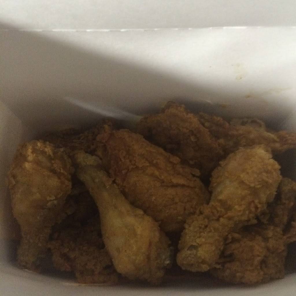 Lees Famous Recipe Chicken | restaurant | 800 Charleston Ave, Mattoon, IL 61938, USA | 2172353731 OR +1 217-235-3731